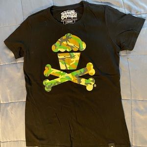 Johnny Cupcakes black camo t shirt ladies large
